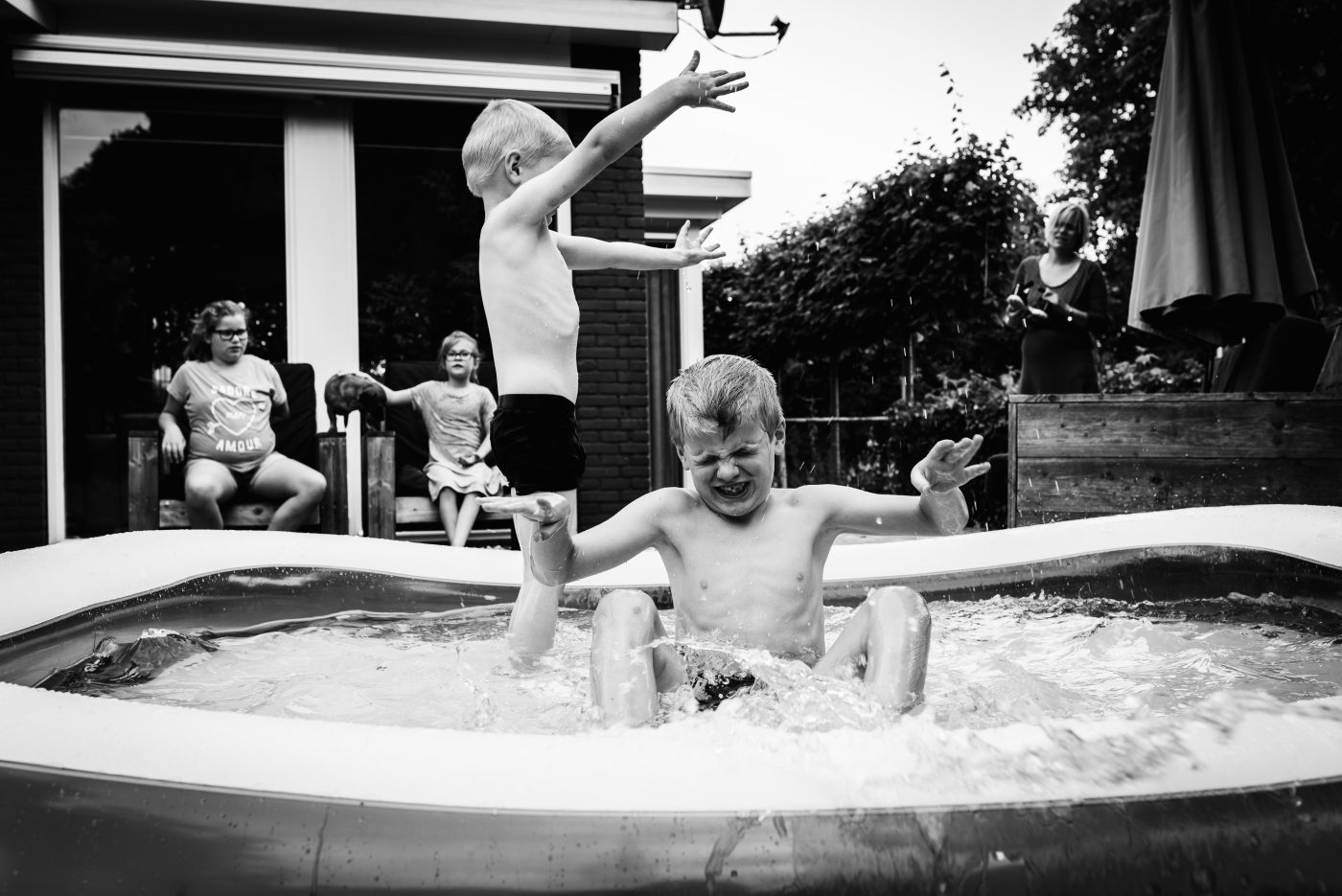 Day in the life bij gezin in Haren, fotograaf Assen, gezin, zwart/wit fotografie