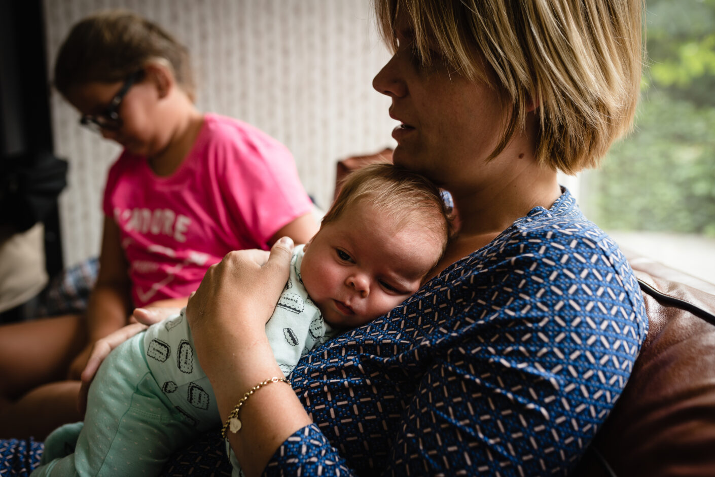 Day in the life bij gezin in Haren, fotograaf Assen, newborn shoot tweeling