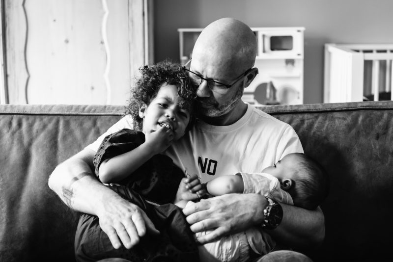 DITL, momenten uit het leven van een gezin, toosten, gezinsleven, zwart/wit fotografie