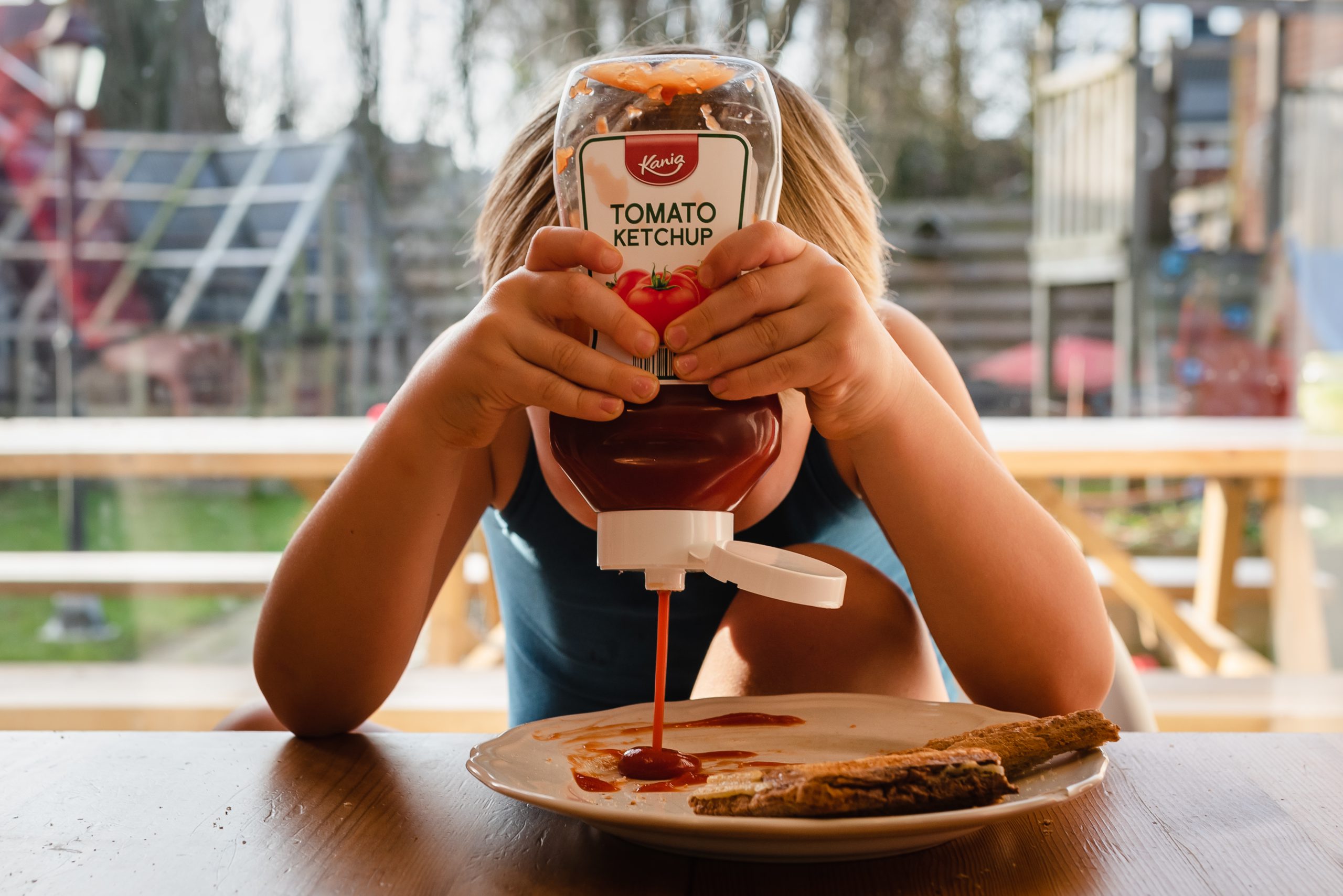 Ketchup, Heinz, tosti eten, gezinsfotograaf, gezinsfotograaf Assen, gezinsfotograaf Drenthe, Familiefotograaf Assen, Familiefotograaf Drenthe, familiefotograaf