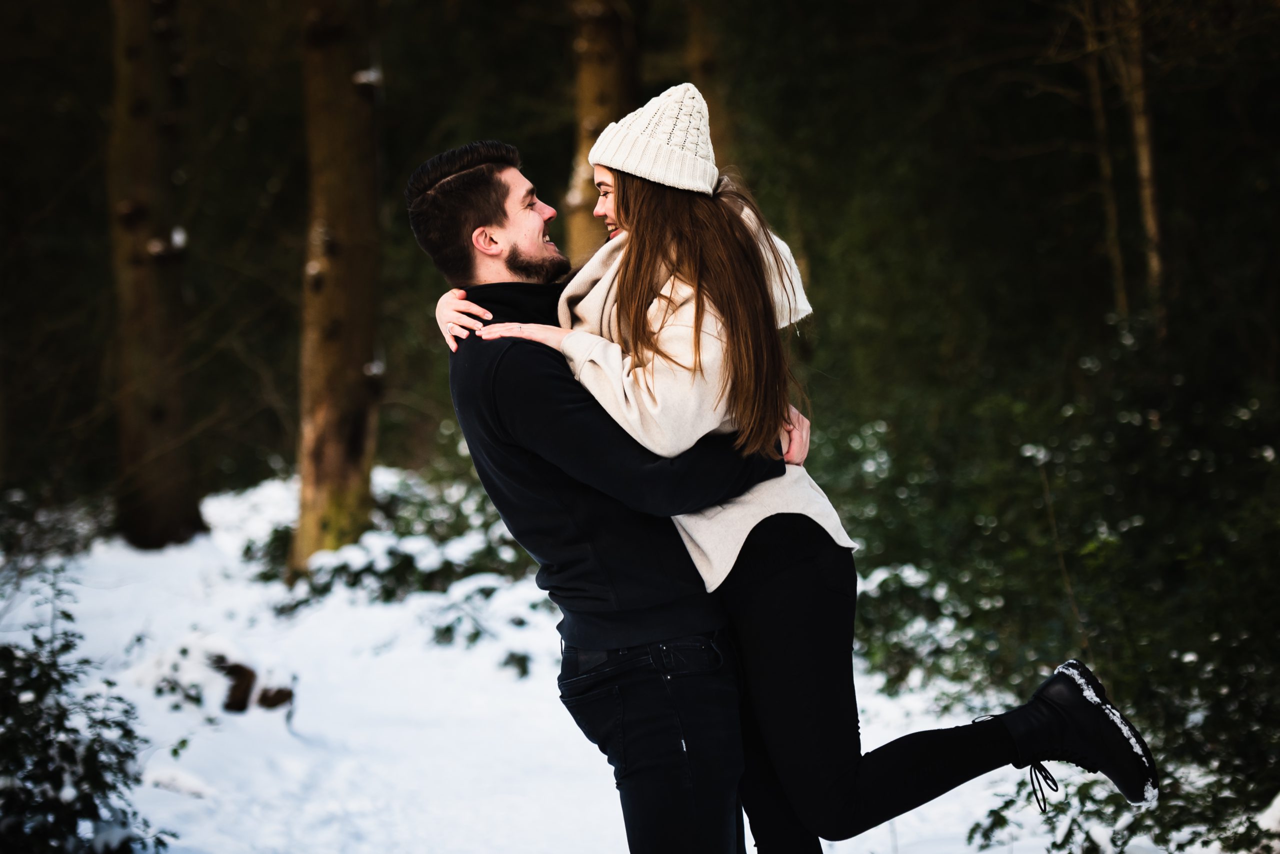 Gezinsfotograaf, Gezin fotograaf Assen, Gezinsfotograaf Drenthe, Familie fotograaf assen, familie fotograaf Drenthe Love shoot, Assen, Asserbos , Zwart/wit fotografie, Fotograaf Drenthe, Fotograaf Assen, liefdes foto's, verliefd koppel, pure foto's, verhaal vertellen