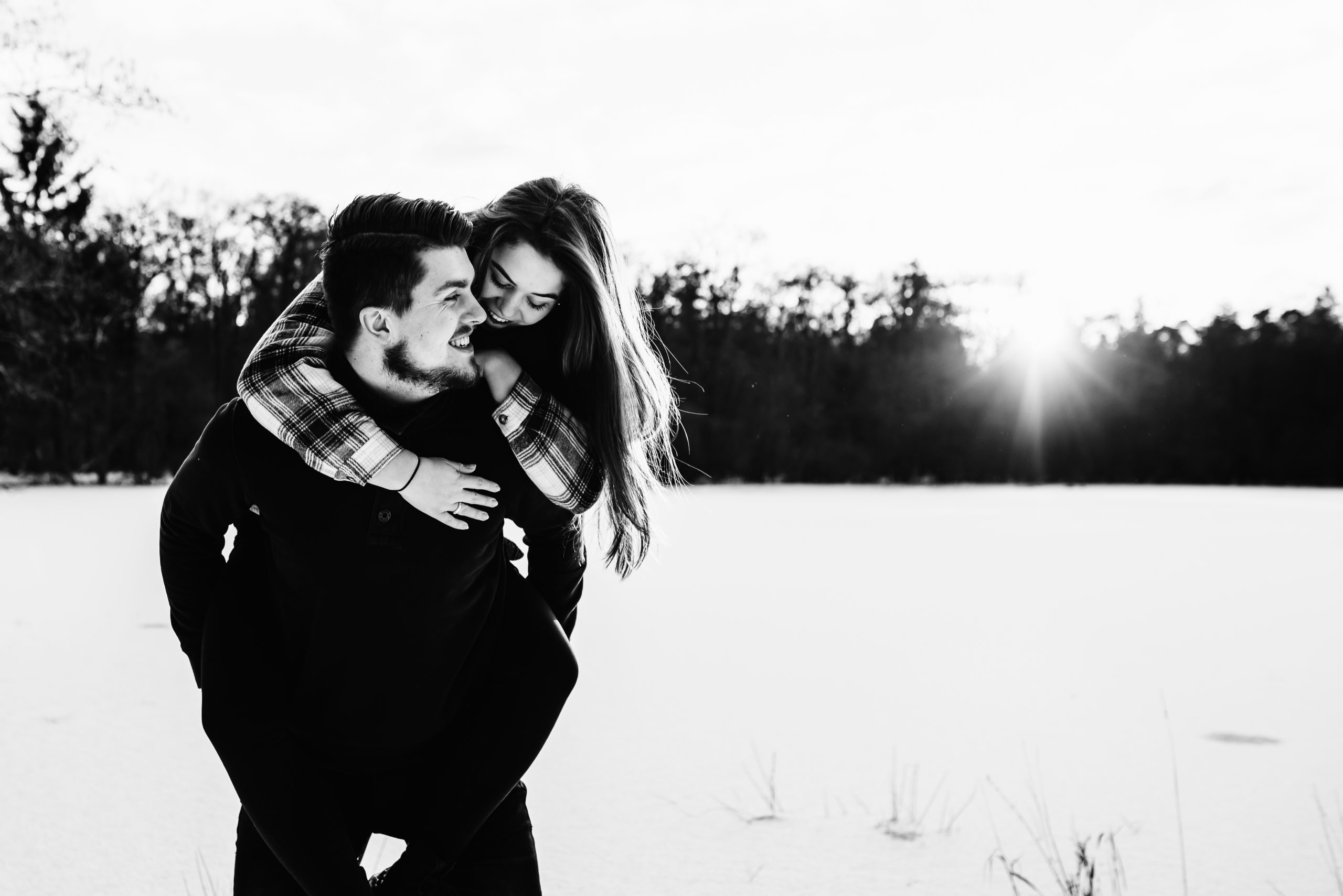 Gezinsfotograaf, Gezin fotograaf Assen, Gezinsfotograaf Drenthe, Familie fotograaf assen, familie fotograaf Drenthe Love shoot, Assen, Asserbos , Zwart/wit fotografie, Fotograaf Drenthe, Fotograaf Assen, liefdes foto's, verliefd koppel, pure foto's, verhaal vertellen