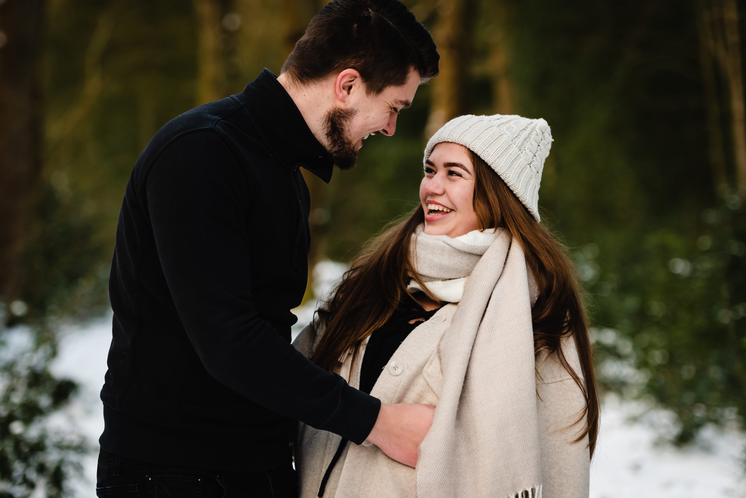 Gezinsfotograaf, Gezin fotograaf Assen, Gezinsfotograaf Drenthe, Familie fotograaf assen, familie fotograaf Drenthe Love shoot, Assen, Asserbos , Zwart/wit fotografie, Fotograaf Drenthe, Fotograaf Assen, liefdes foto's, verliefd koppel, pure foto's, verhaal vertellen