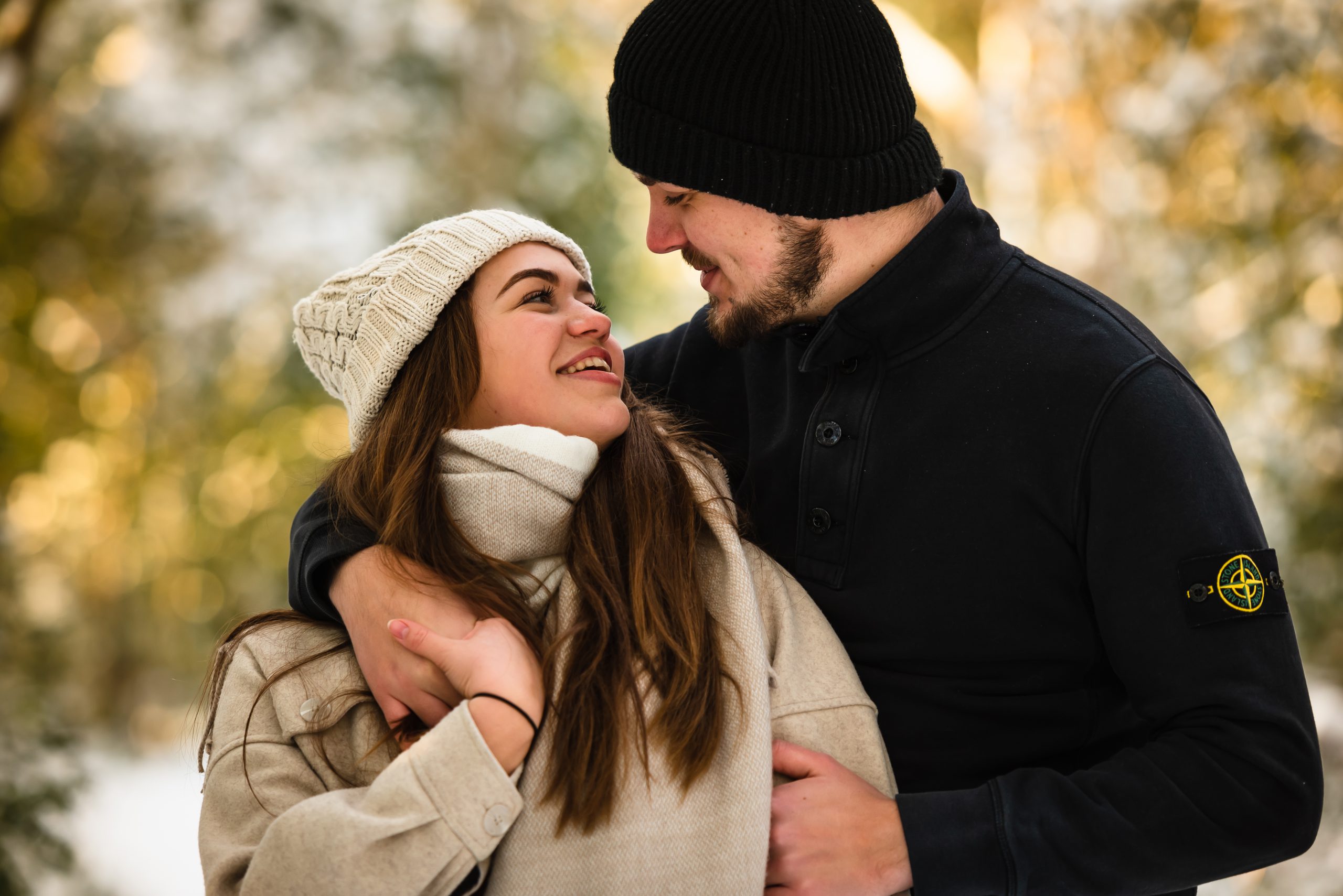 Gezinsfotograaf, Gezin fotograaf Assen, Gezinsfotograaf Drenthe, Familie fotograaf assen, familie fotograaf Drenthe Love shoot, Assen, Asserbos , Zwart/wit fotografie, Fotograaf Drenthe, Fotograaf Assen, liefdes foto's, verliefd koppel, pure foto's, verhaal vertellen