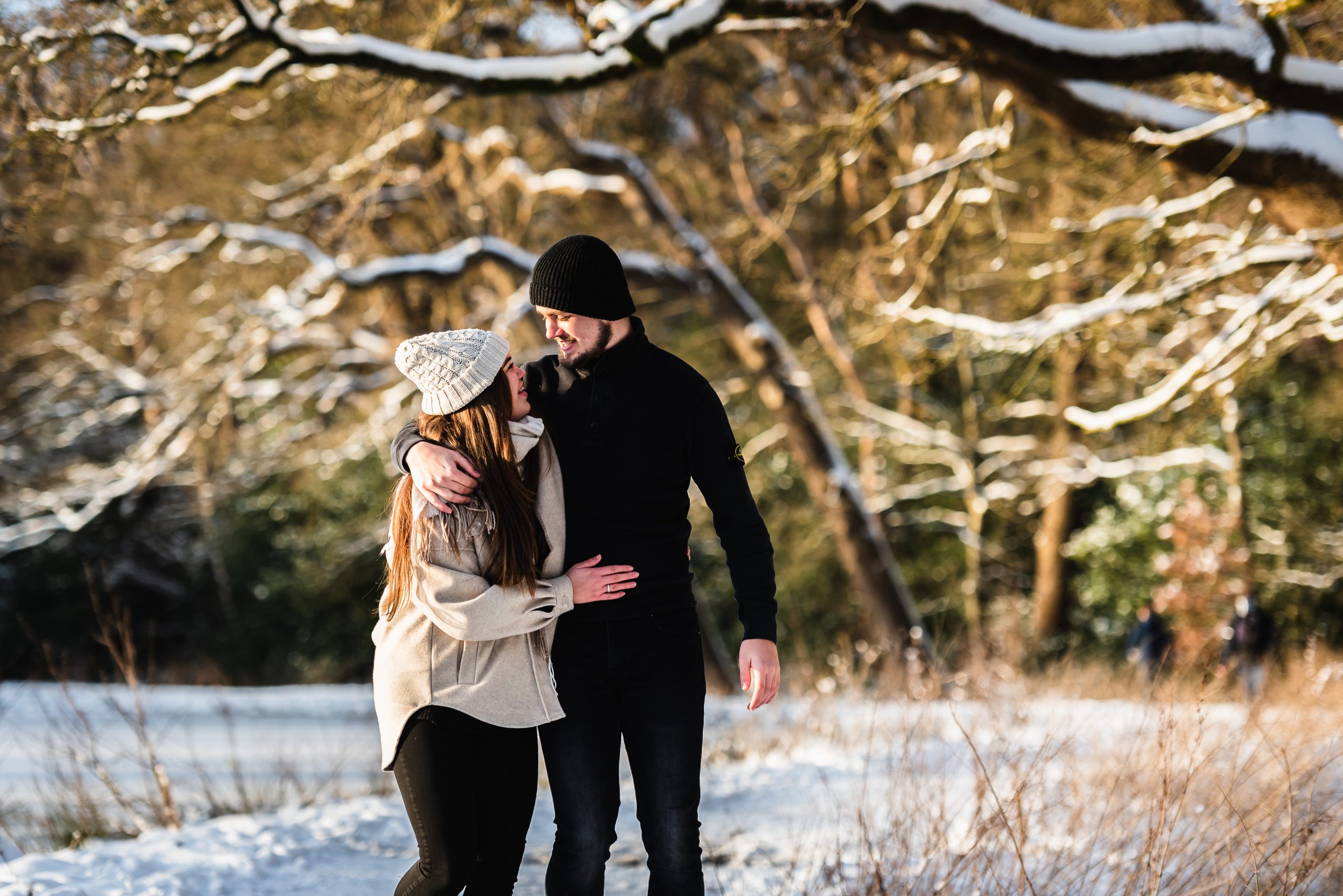 Gezinsfotograaf, Gezin fotograaf Assen, Gezinsfotograaf Drenthe, Familie fotograaf assen, familie fotograaf Drenthe Love shoot, Assen, Asserbos , Zwart/wit fotografie, Fotograaf Drenthe, Fotograaf Assen, liefdes foto's, verliefd koppel, pure foto's, verhaal vertellen