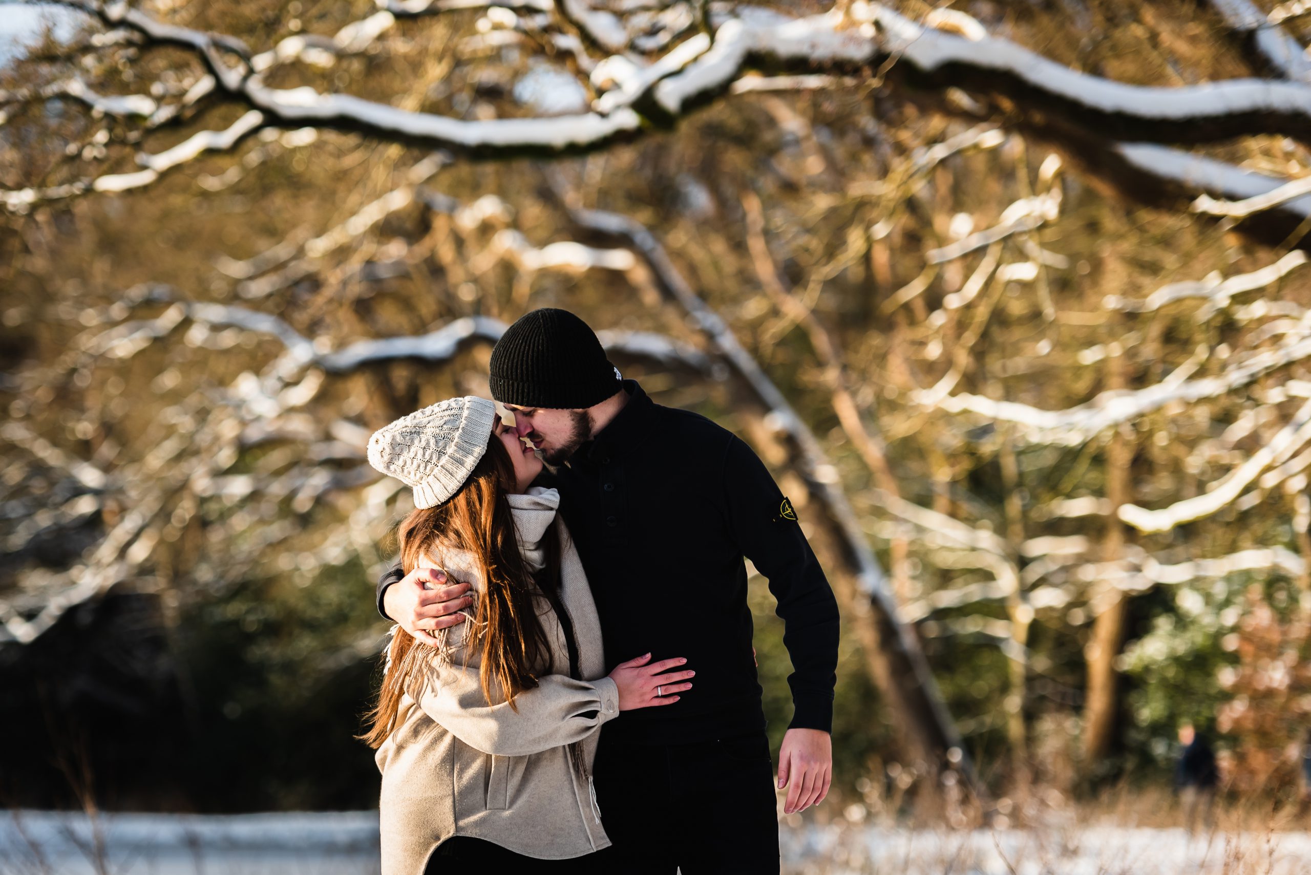 Gezinsfotograaf, Gezin fotograaf Assen, Gezinsfotograaf Drenthe, Familie fotograaf assen, familie fotograaf Drenthe Love shoot, Assen, Asserbos , Zwart/wit fotografie, Fotograaf Drenthe, Fotograaf Assen, liefdes foto's, verliefd koppel, pure foto's, verhaal vertellen